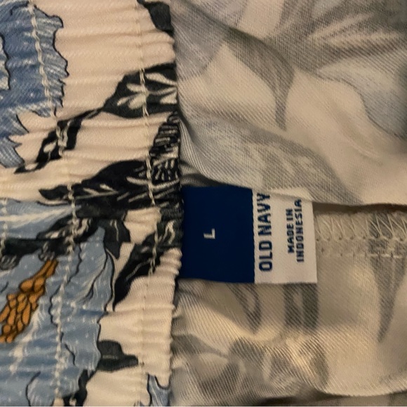 Old navy shorts new with tags - Picture 3 of 3